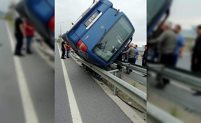 Minibüs refüje çıktı: 1 yaralı