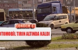 OTOMOBİL TIRIN ALTINDA KALDI