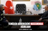 TEMİZLİK GÖREVLİSİNİ MAKAMINDA AĞIRLADI!