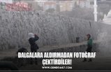 DALGALARA ALDIRMADAN FOTOĞRAF ÇEKTİRDİLER!