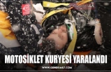 MOTOSİKLET KURYESİ YARALANDI