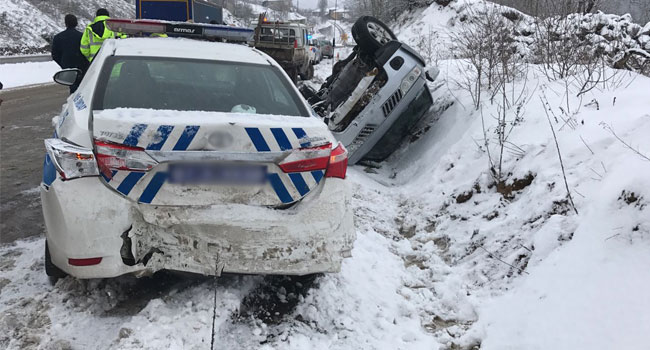 ZİNCİRLEME KAZA, POLİS ARACI DA KARIŞTI