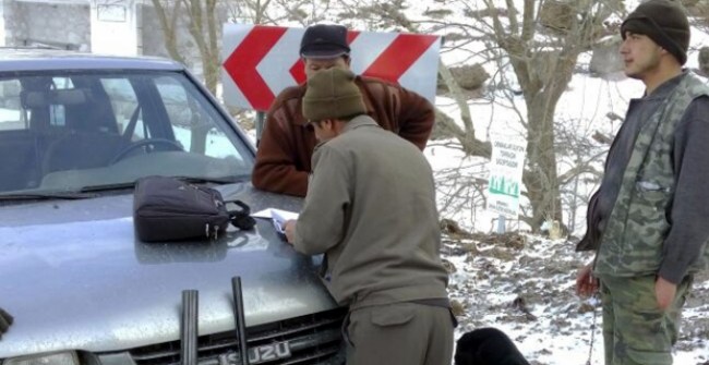 Eskipazar ilçesinde kaçak avlanan 5 kişi yakalandı.