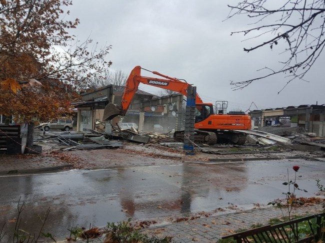 Aziziye Mahallesi Pazaryerinde yıkım başladı