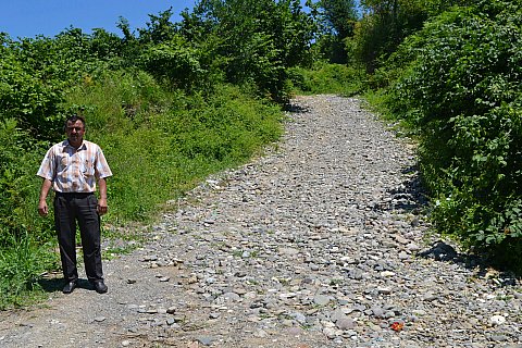 YOL SORUNUNU ÇÖZEMEDİLER