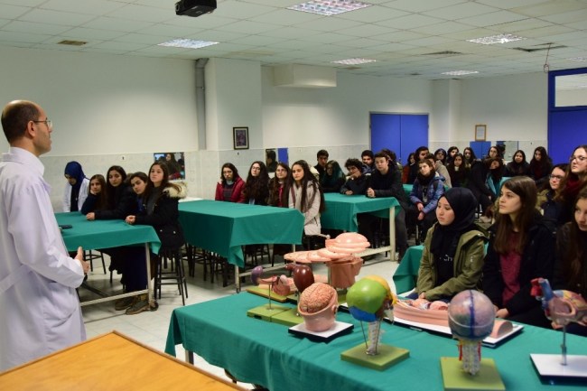 Kocaeli Fen Lisesi'nden Düzce Üniversitesi Tıp Fakültesine ziyaret