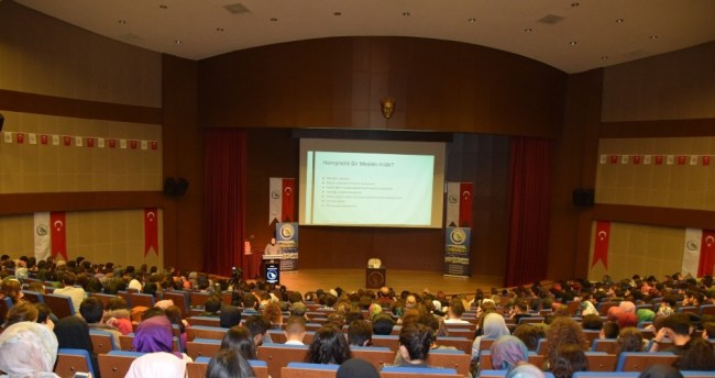 Düzce Üniversitesi'nde hemşirelerin mesleki özerkliği konuşuldu