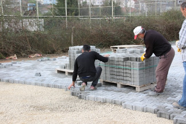 Akçakoca'da yol yenileme çalışmaları sürüyor