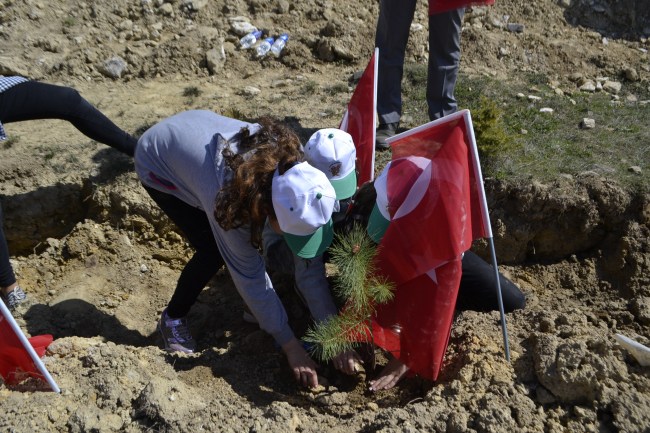 "Çocuklar ve Fidanlar Büyüyor Projesi"