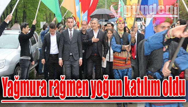 Yağmura rağmen yoğun katılım oldu