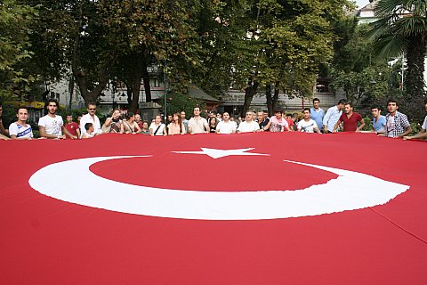 TERÖR  PROTESTO EDİLDİ