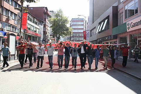 ÖĞRENCİLERDEN TERÖRE LANET YÜRÜYÜŞÜ