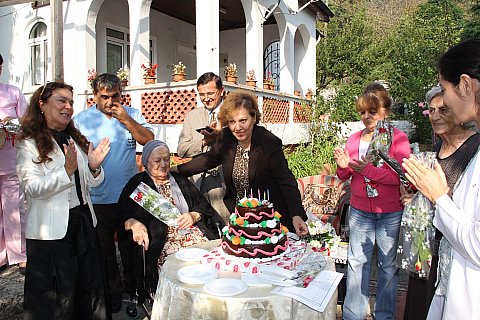 HUZUREVİ´NDE  YAŞLILAR GÜNÜ ETKİNLİĞİ