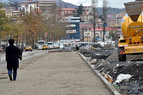 ÇEVRE DÜZENLEME ÇALIŞMALARI SÜRÜYOR