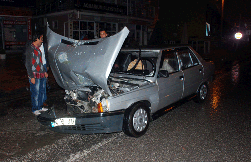 YEŞİLTEPE-KEPEZ YOLUNDA KAZA; 4 YARALI