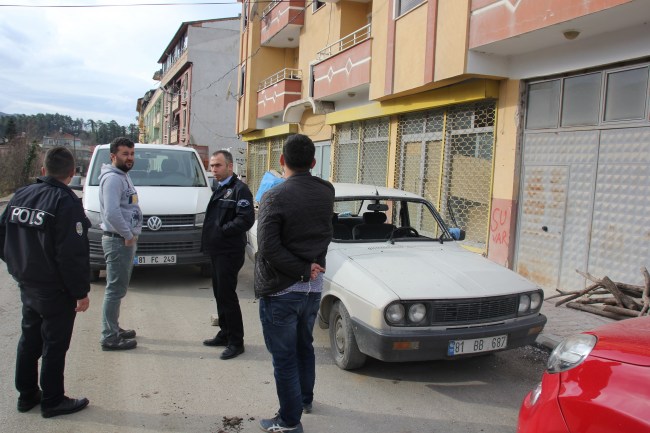 Yığılca'da dört araç tahrip edildi...