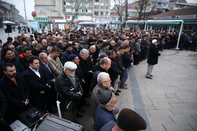 Şehitler için gıyabi cenaze namazı kılındı...