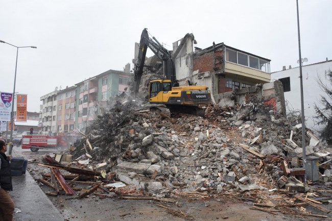 Düzce'de Rıhtım Caddesi genişletiliyor...