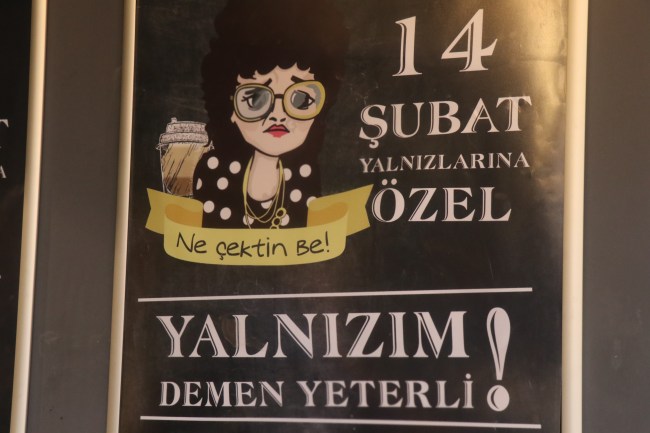 Sevgililer Günü'nde "Yalnızım demen yeterli"