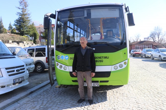 Yolcu otobüsünde bayılan öğrenciyi acile götürdü..