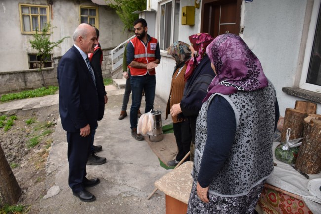 Kızılay'dan ihtiyaç sahiplerine sıcak yemek