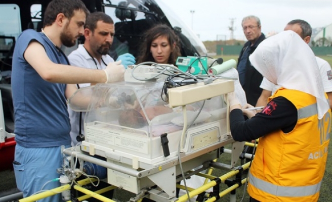 Minik bebek ambulans helikopterle Ankaraya sevk edildi