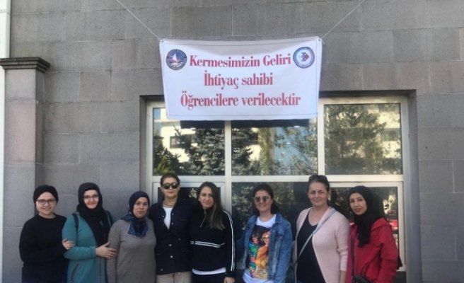 Okulları için kermes düzenlendiler