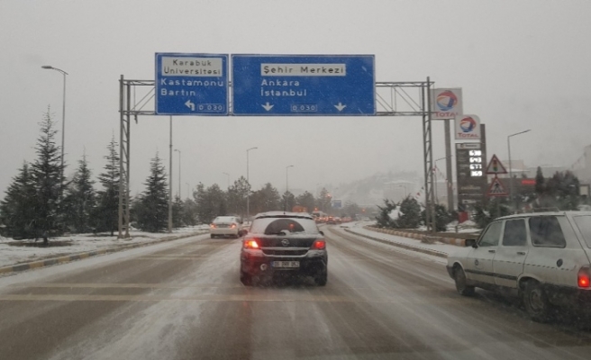 Karabük’te kar yağışı yeniden başladı