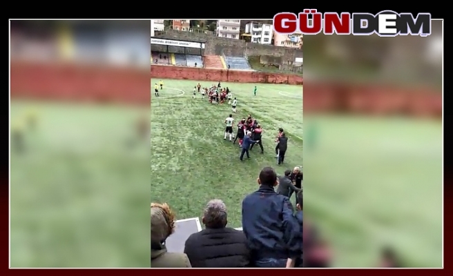 Maçta Futbolcular Tekme Tokat Birbirine Girdi...