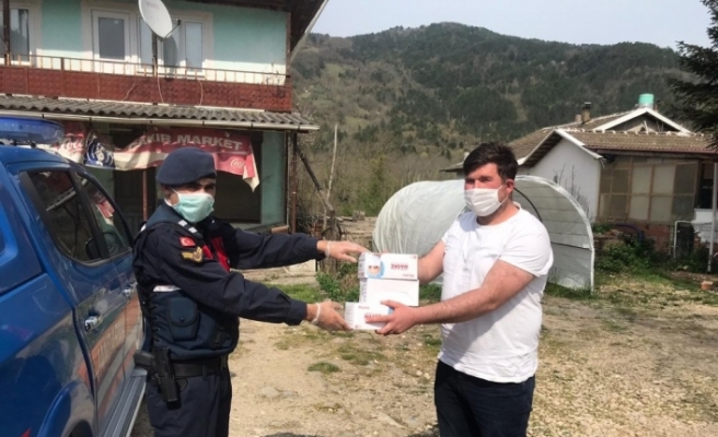 Safranbolu’da köy muhtarlıklarına maske dağıtıldı