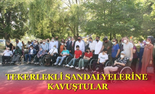 TEKERLEKLİ SANDALYELERİNE KAVUŞTULAR