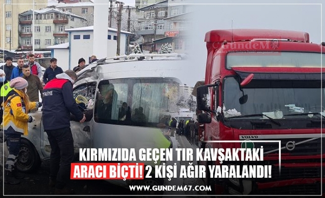 KIRMIZIDA GEÇEN TIR KAVŞAKTAKİ  ARACI BİÇTİ! 2 KİŞİ AĞIR YARALANDI!