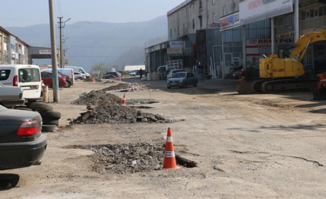 Sanayi esnafı asfalt istiyor