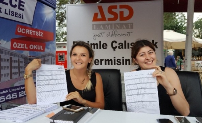 Laminant Fabrikası, Caddelerde Standla İşçi Arıyor