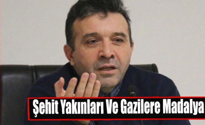 Şehit Yakınları Ve Gazilere Madalya