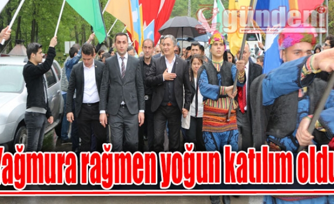 Yağmura rağmen yoğun katılım oldu