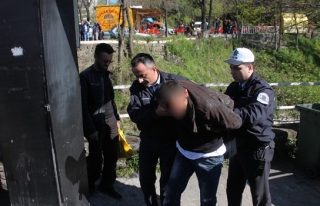 Dur ihtarına uymayan sürücü yolun trafiğe kapatılmasıyla...