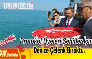 Kabotaj Bayramı; Protokol Üyeleri Denize Çelenk...