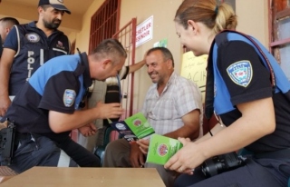 Polis ekipleri sahte paraya uyarıda bulundu.