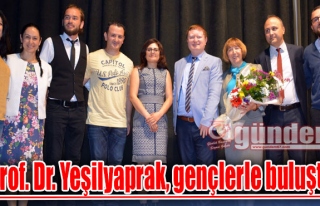 Prof. Dr. Yeşilyaprak, gençlerle buluştu